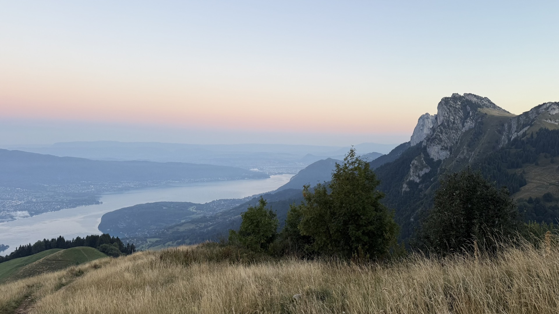 Lac et montagne au crépuscule, Suisse Romande